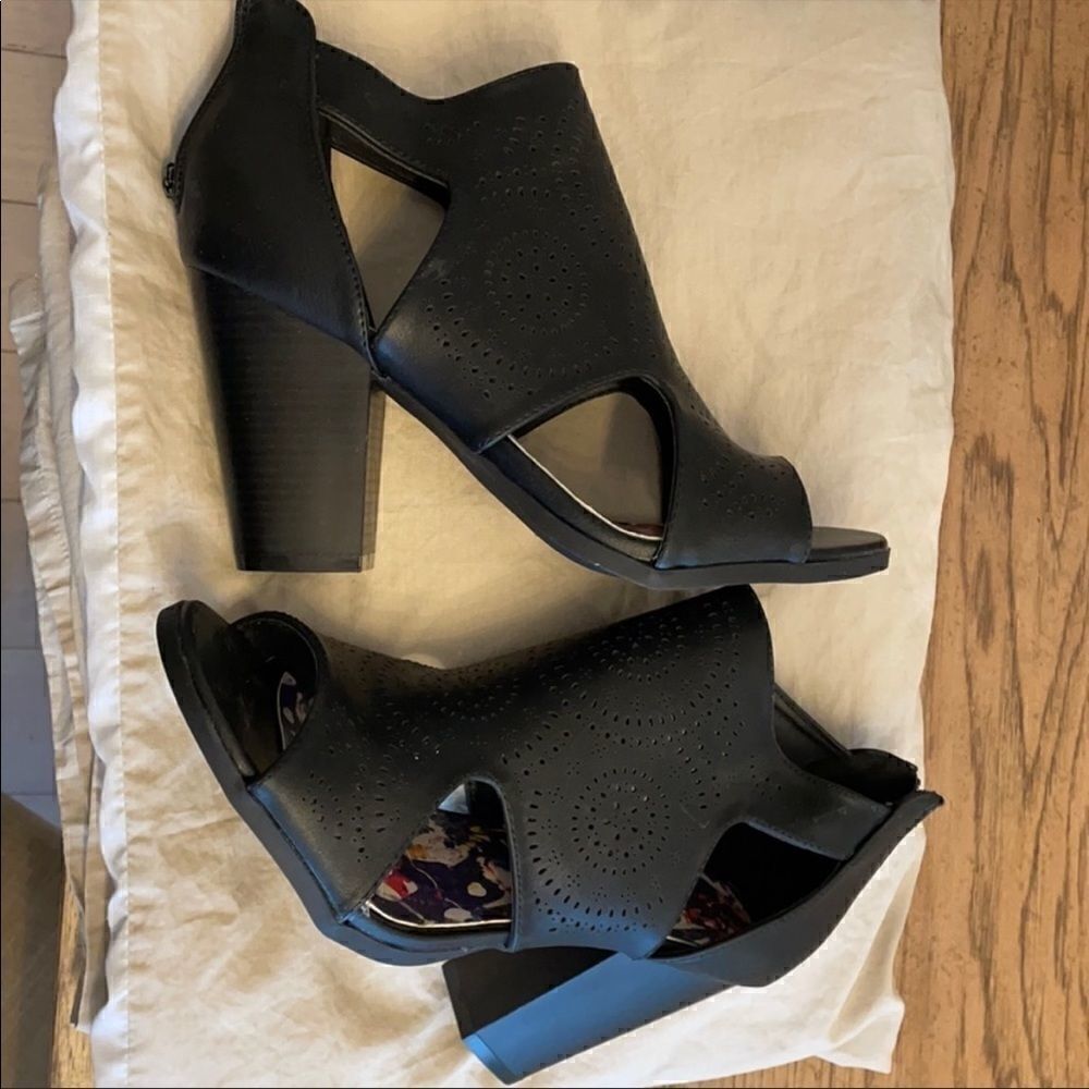 CHRISTIAN LACROIX BLACK BLOCK HEEL SHOOTIE…